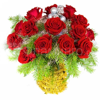 Зимний шарм Волшебно-элегантный букет красных роз в зимнем оформлении - особый сюрприз получателю к началу Нового года. Ваза к букету заказывается отдельно красные розы, хвойные ветки, новогоднее оформление (серебряные шарики, искусственный снег, золотистая мишура)